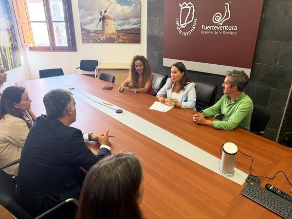 Inicio 4 Firmado el convenio para el desarrollo del proyecto ‘Fuerteventura: Inteligencia Artificial para todos’