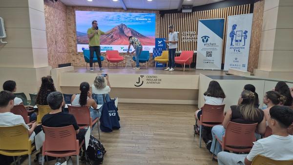 Más de 120 estudiantes se reúnen en el décimo Encuentro de Ayudantes TIC de Fundación Canaria Yrichen